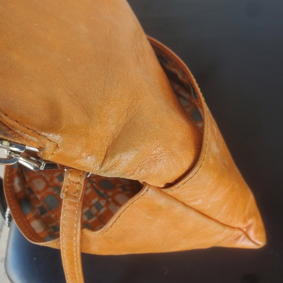 Hobo The Original Envelope Style Convertible Crossbody Clutch Leather Bag. - Picture 12 of 14